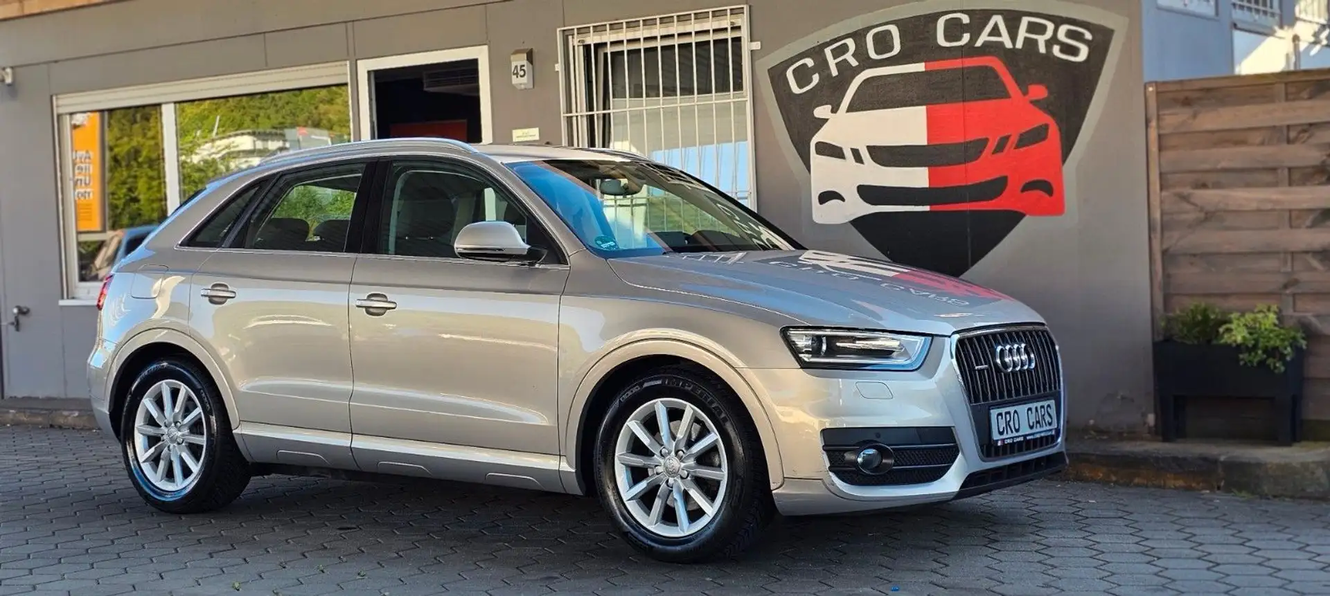 Audi Q3 2.0 TFSI quattro*TÜV NEU*1.HAND* Бежевий - 1