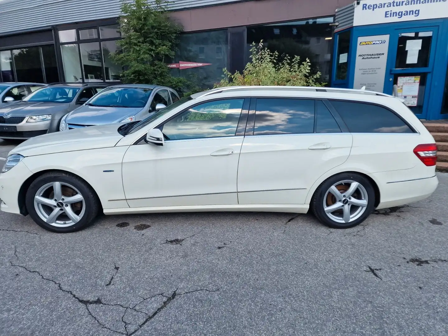 Mercedes-Benz E 200 T-Modell E 200 CGI BlueEfficiency Blanc - 1