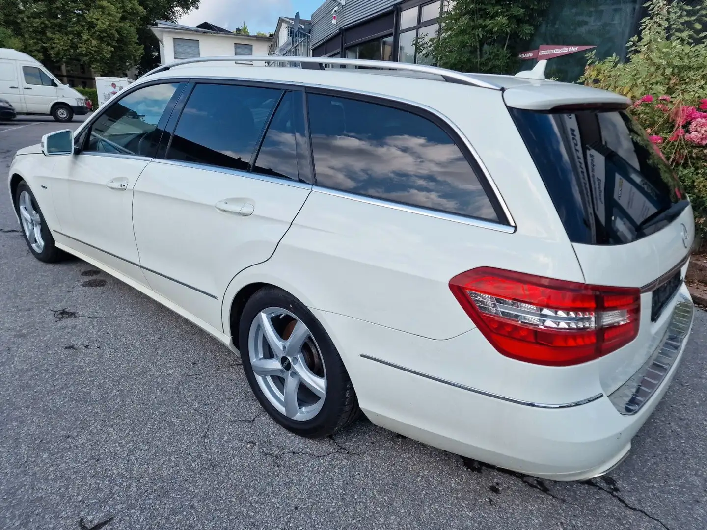 Mercedes-Benz E 200 T-Modell E 200 CGI BlueEfficiency Blanc - 2