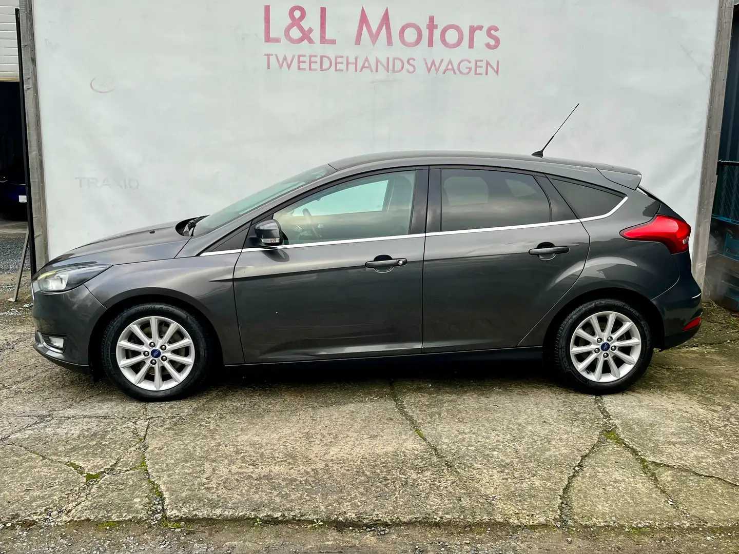 Ford Focus 1.5 EcoBoost Titanium*Handelaar Of Export* Gris - 2