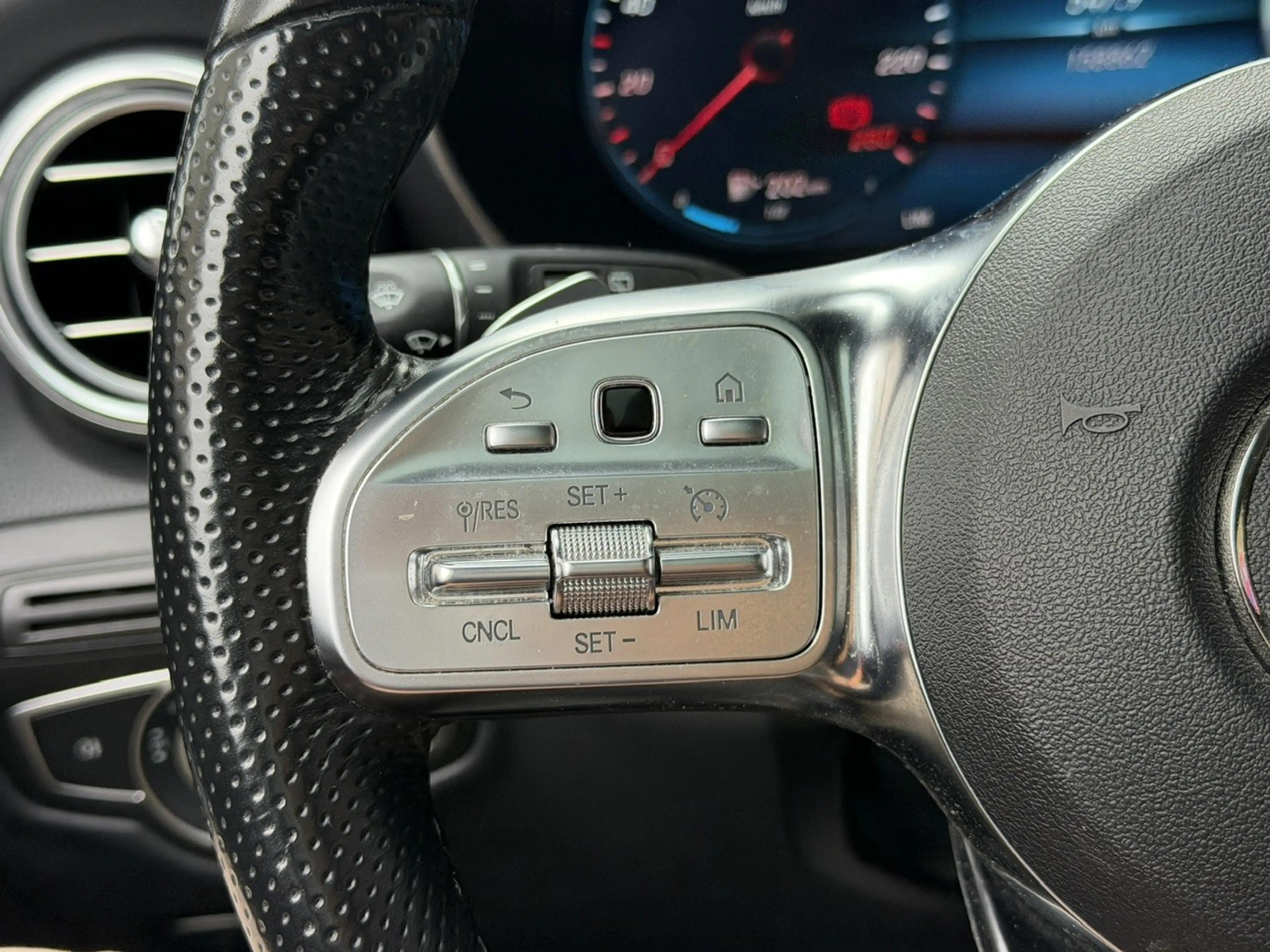 Mercedes-Benz GLC 220 d 4Matic 9G-TRONIC AMG Line Plus — photo 9