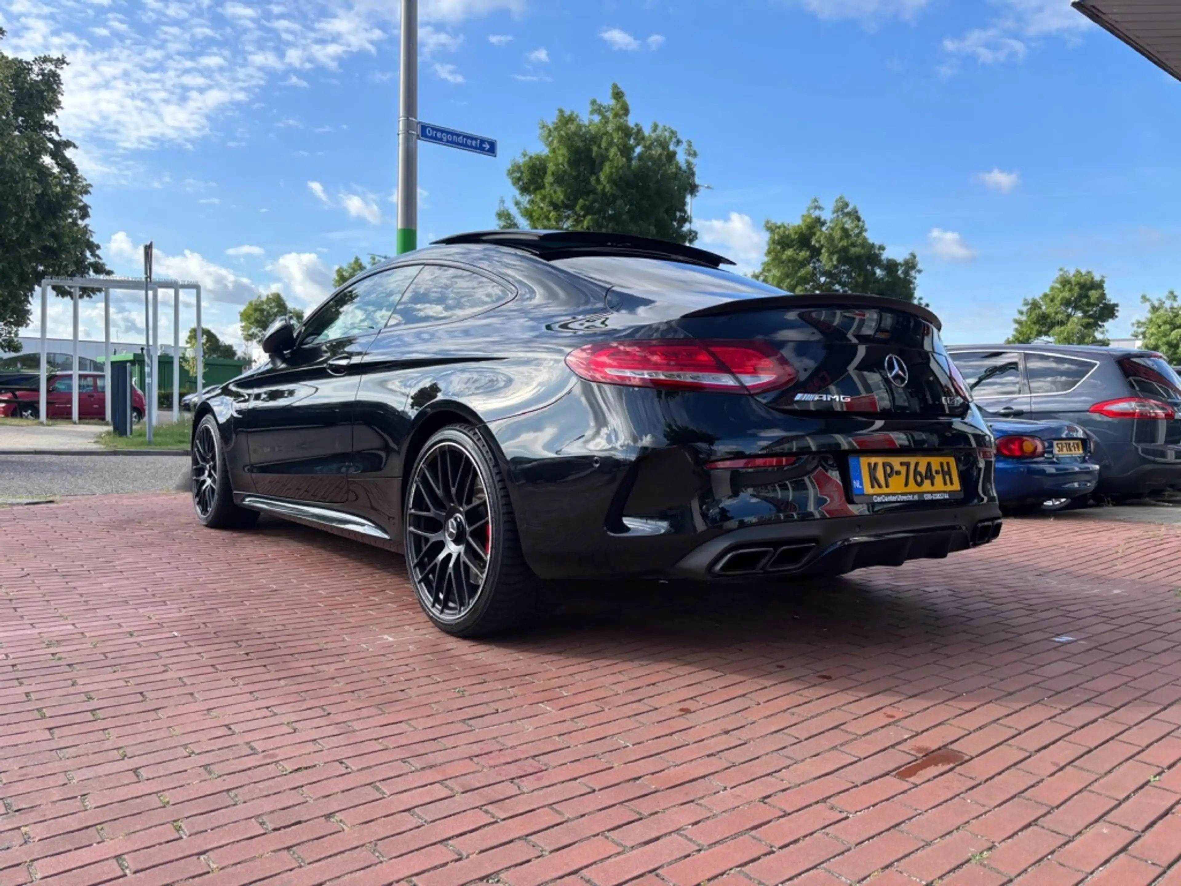 Mercedes-Benz C 63 AMG Coupé AMG S — photo 3