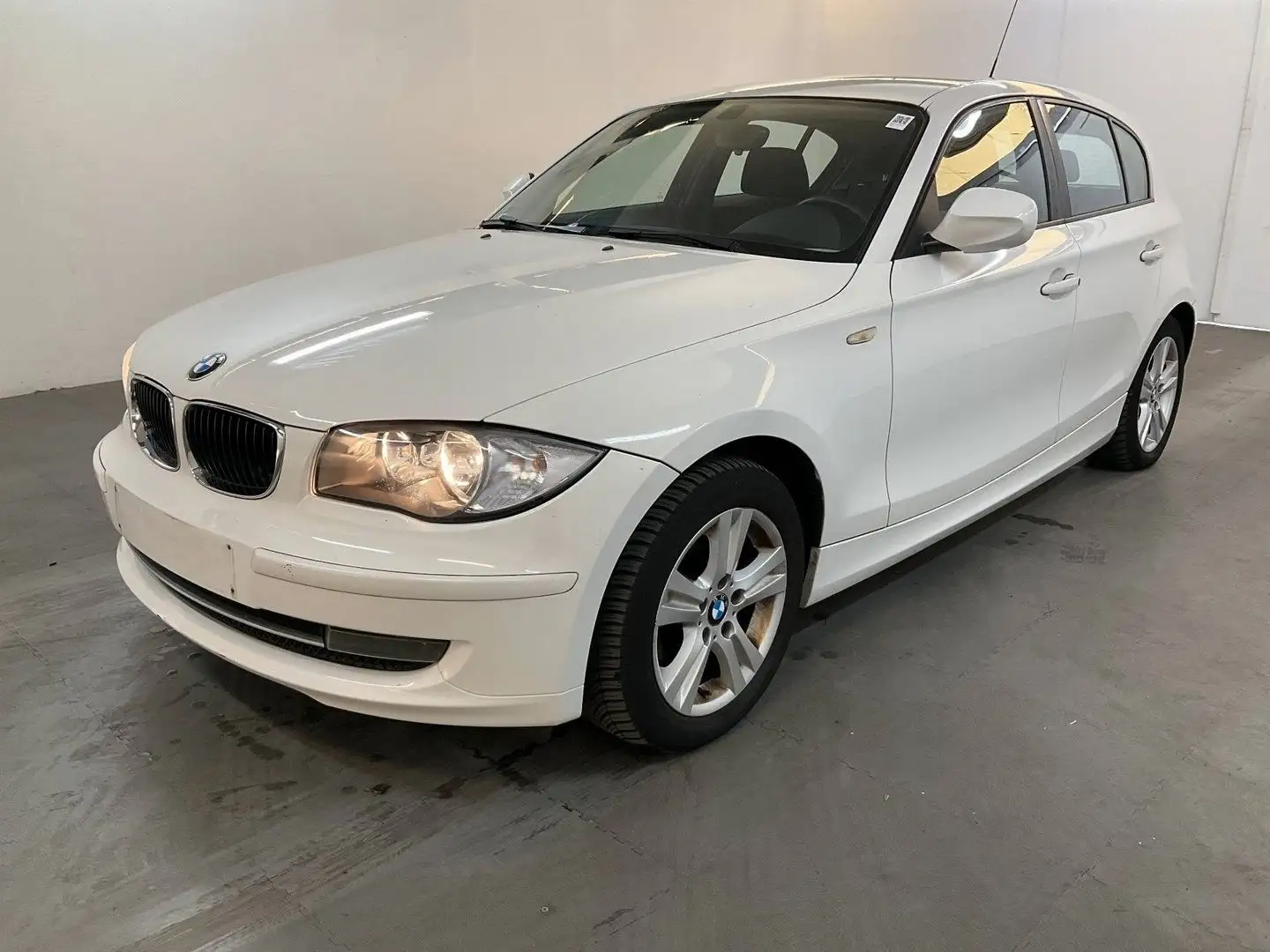 BMW 116 Baureihe 1 Lim. 116d/Klima/5 Türig/2. Hand Weiß - 1