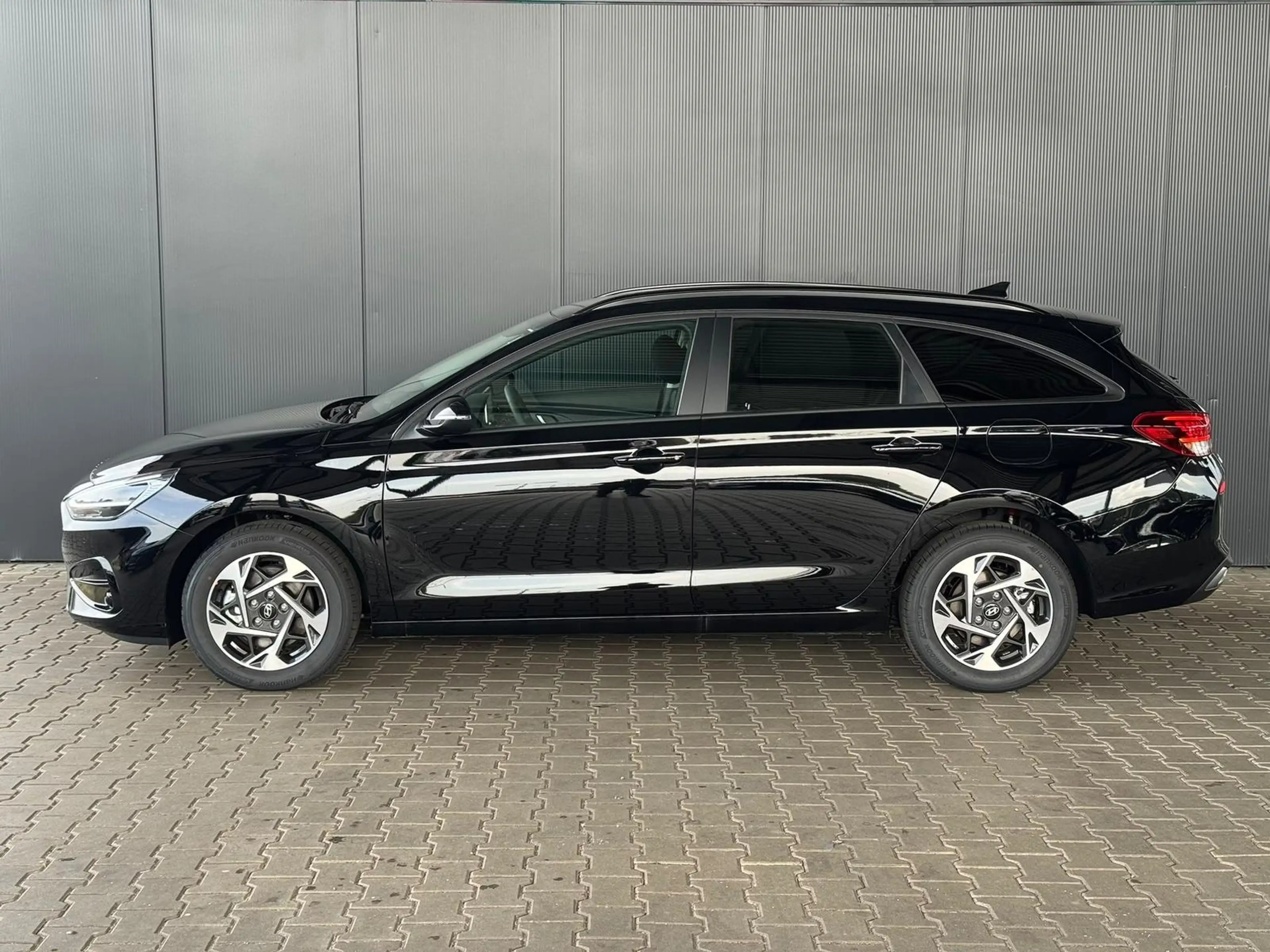 Hyundai i30 Kombi Comfort Line 1.6 T-GDI 2WD 7-DCT AT / Tempom — photo 2