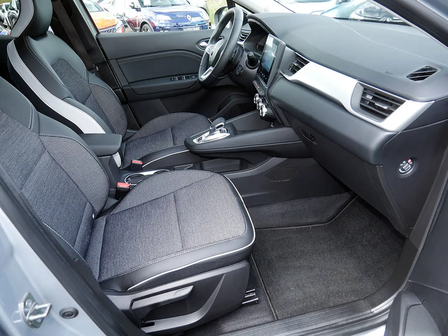 Renault Captur Techno TCe 140 PDC SHZ KAMERA NAVI LED Grijs - 2