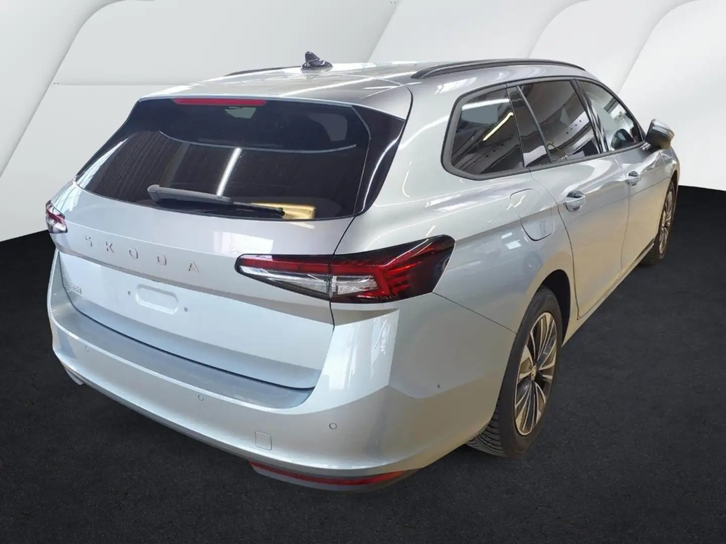 Skoda Superb Combi 2.0 TDI DSG Selection AHK, Matrix Silber - 2