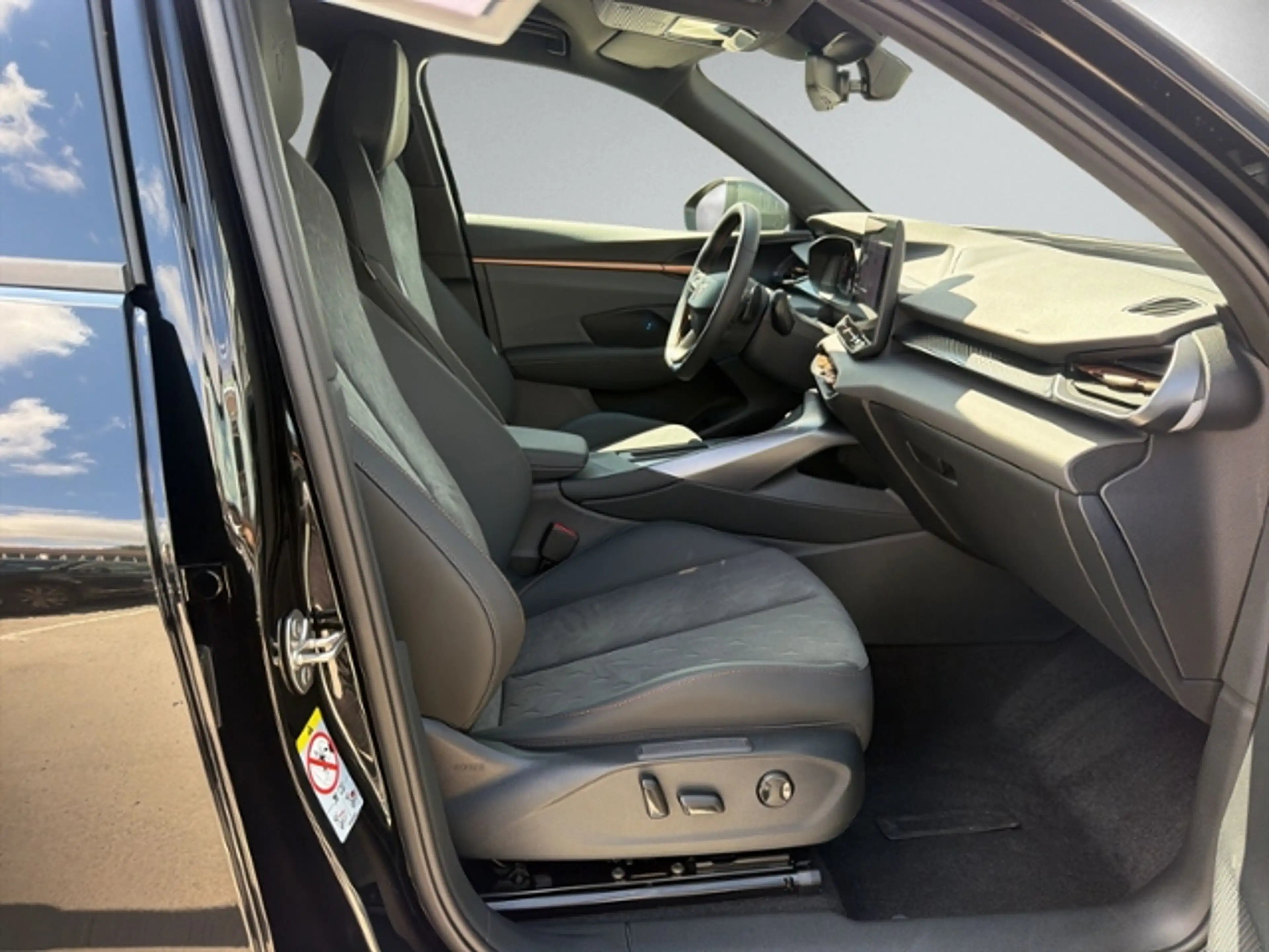 CUPRA Terramar 1.5 e-Hybrid PANORAMA+AHK+RFK+ACC+HEAD- — photo 11