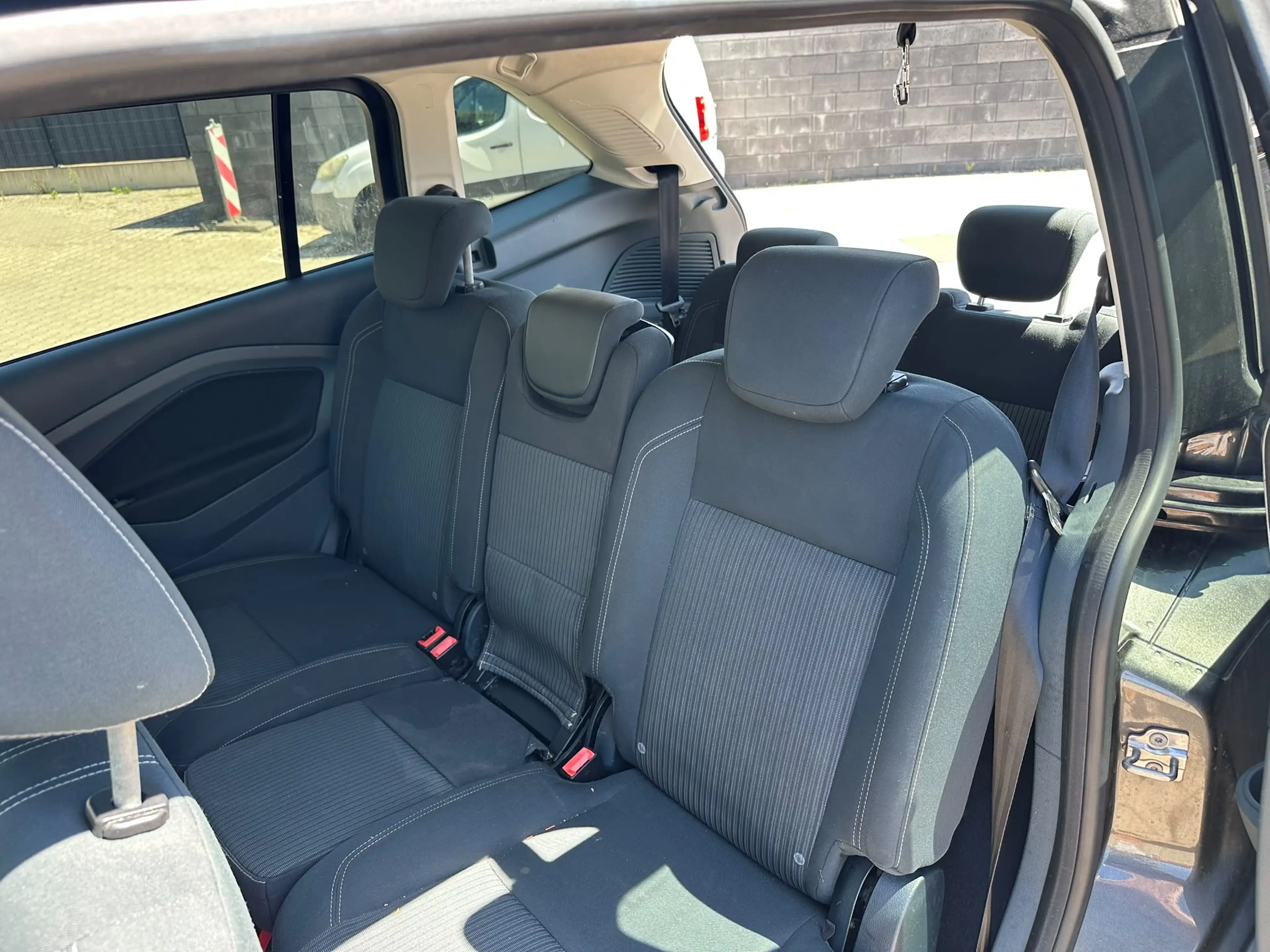 Ford Grand C-Max Titanium — photo 15
