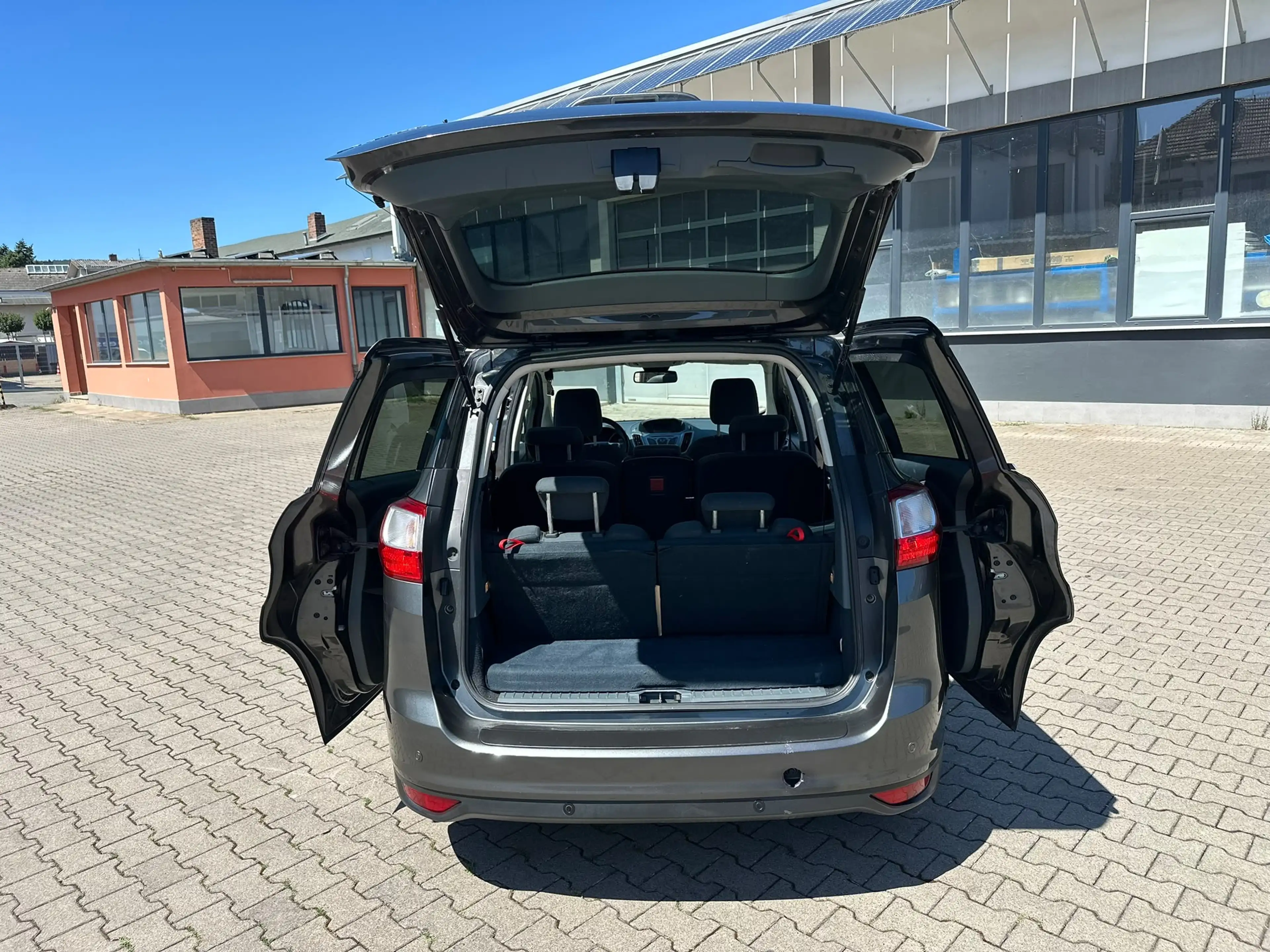 Ford Grand C-Max Titanium — photo 6