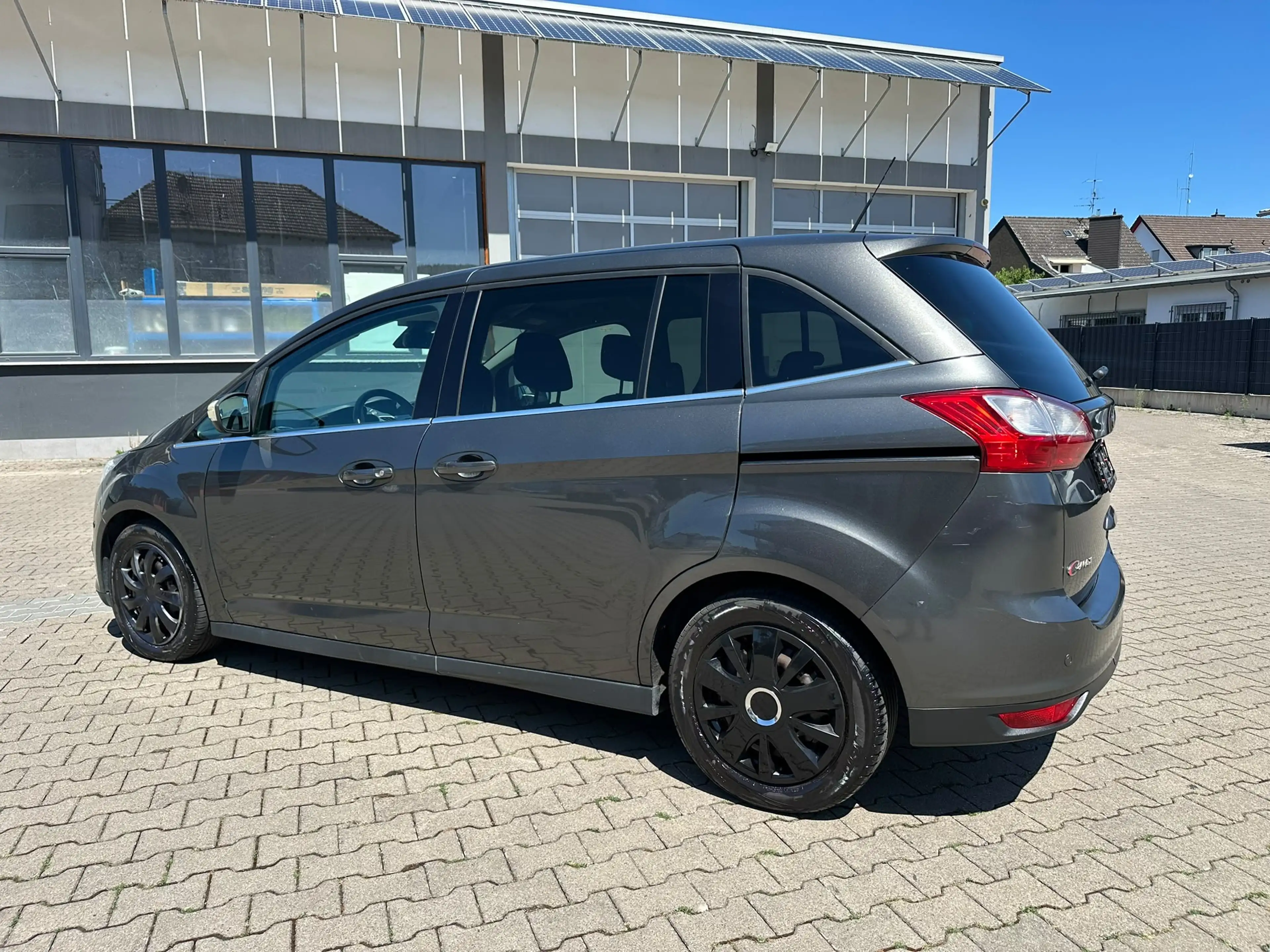 Ford Grand C-Max Titanium — photo 3