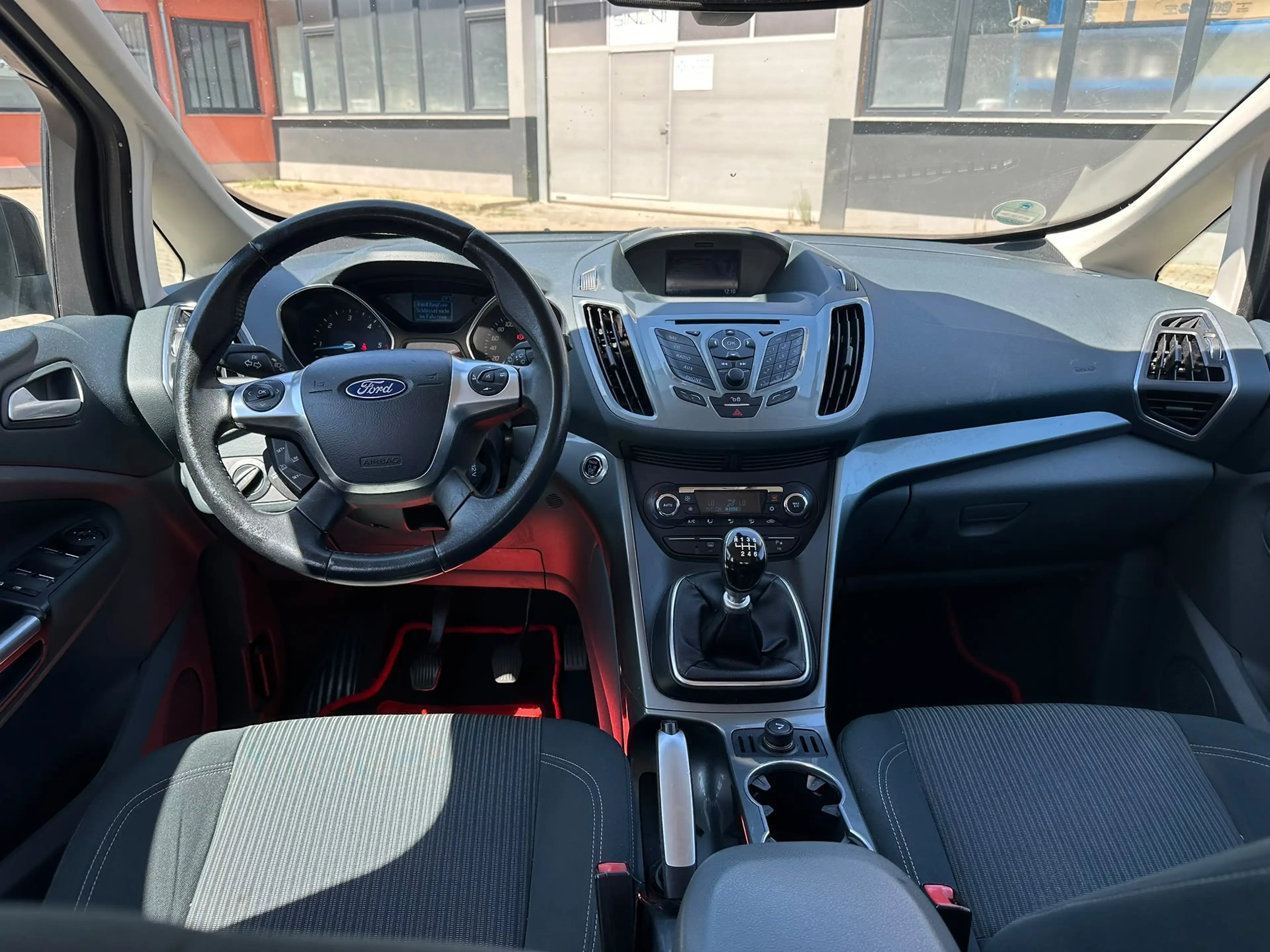 Ford Grand C-Max Titanium — photo 12