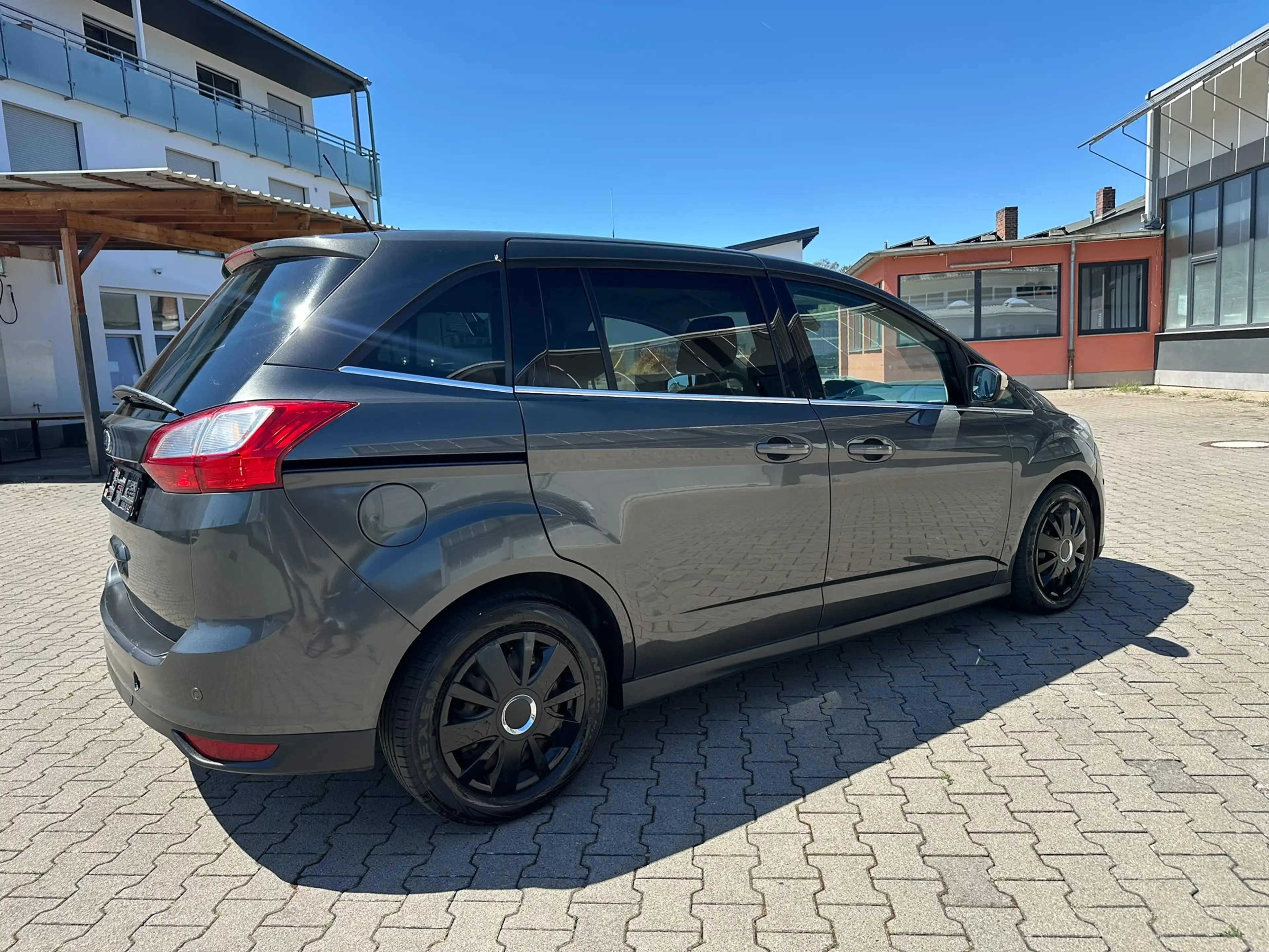 Ford Grand C-Max Titanium — photo 4