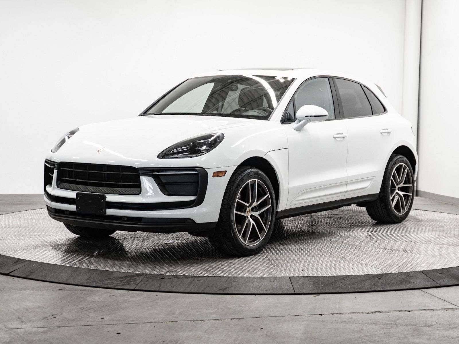 2023 Porsche Macan Clean CarFax, Sunroof, Heated and Cooled Seats