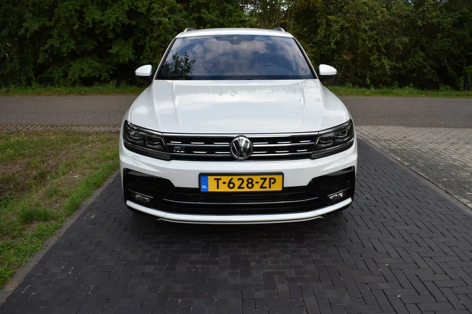 Volkswagen Tiguan 2.0 TSI 4WD R-LINE 221PK AUT, LEER, ADAPT. TREKH. White - 2