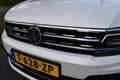 Volkswagen Tiguan 2.0 TSI 4WD R-LINE 221PK AUT, LEER, ADAPT. TREKH. White - thumbnail 18