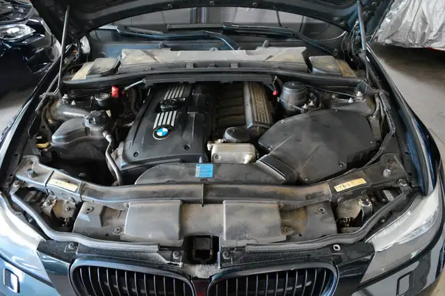 BMW 3 Series view 8
