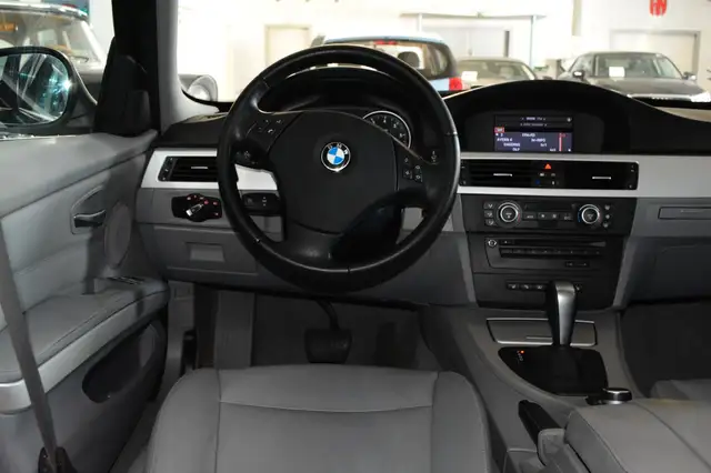 BMW 3 Series view 5