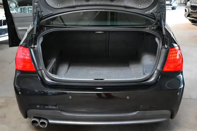 BMW 3 Series view 7