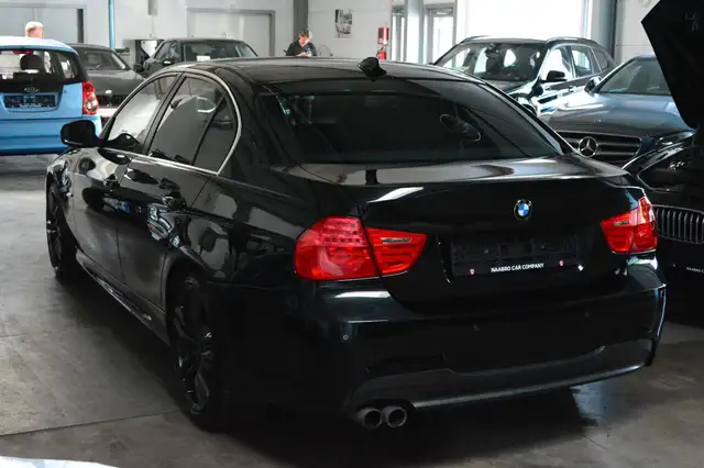 BMW 3 Series view 4
