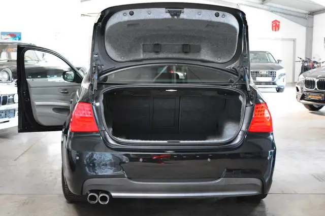 BMW 3 Series view 6