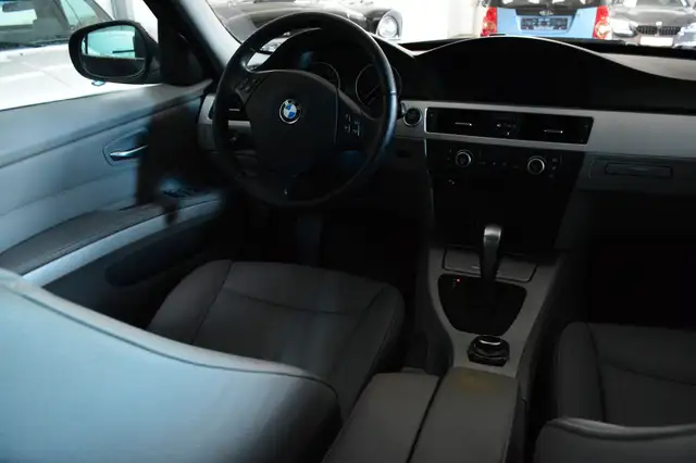 BMW 3 Series view 10