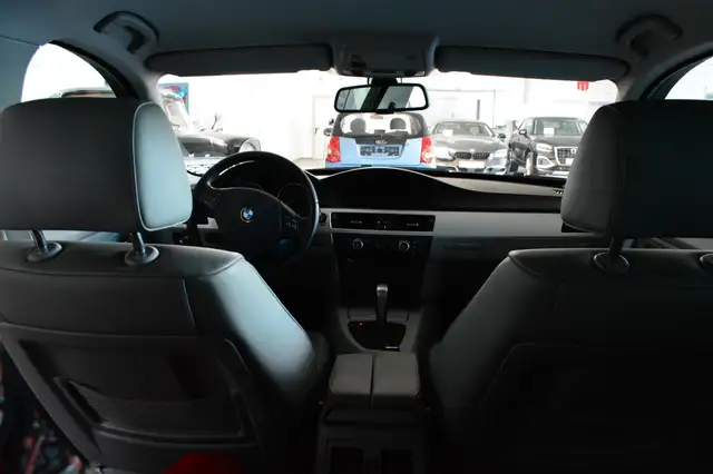 BMW 3 Series view 9