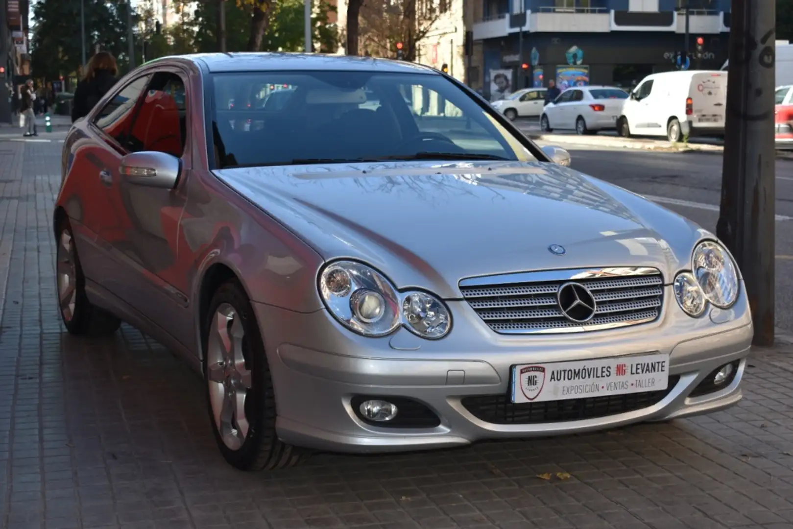 Mercedes-Benz C 160 Sportcoupé K Sport Edition Silber - 2