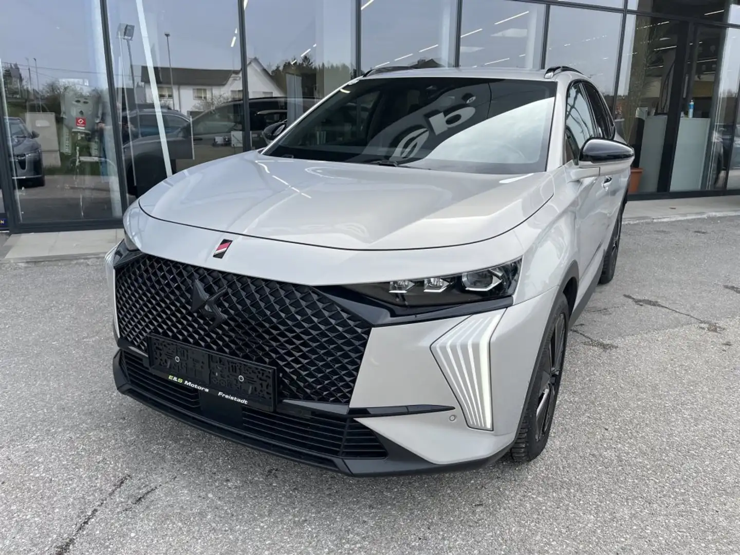 DS Automobiles DS 7 E-Tense 4x4 300 Performance Line + Aut. Grau - 1