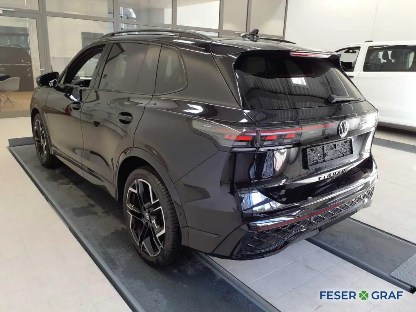 Volkswagen Tiguan R-Line 2.0 TDI DSG 150PS Schwarz - 2