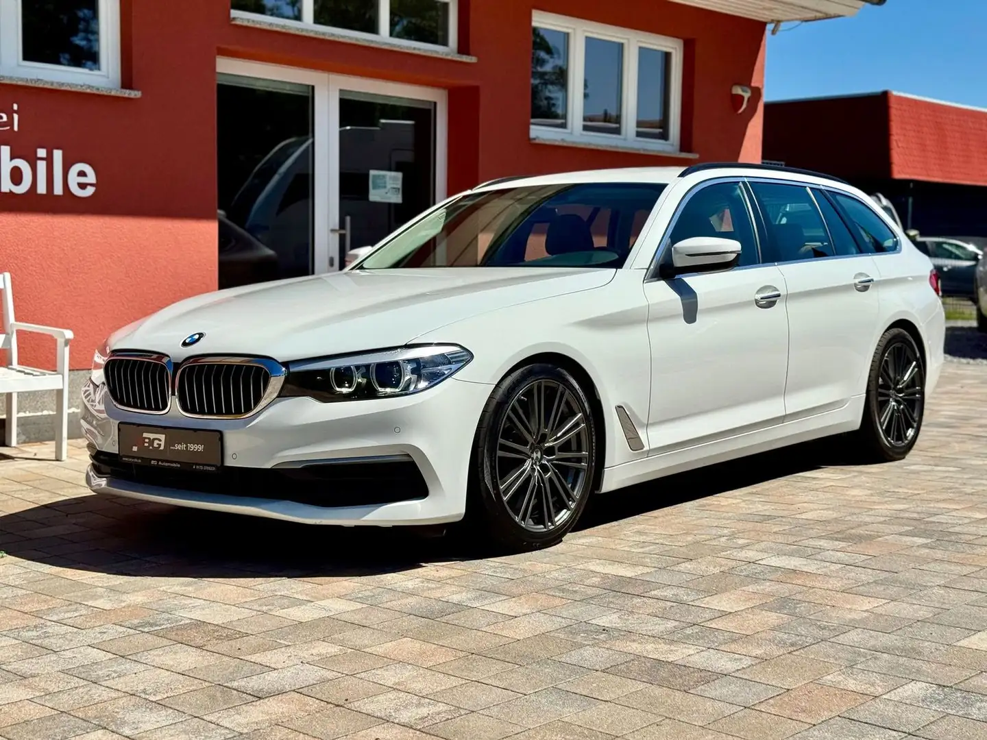 BMW 520 D Touring*2.Hd*Navi*Leder*LED*19Zoll* Weiß - 2