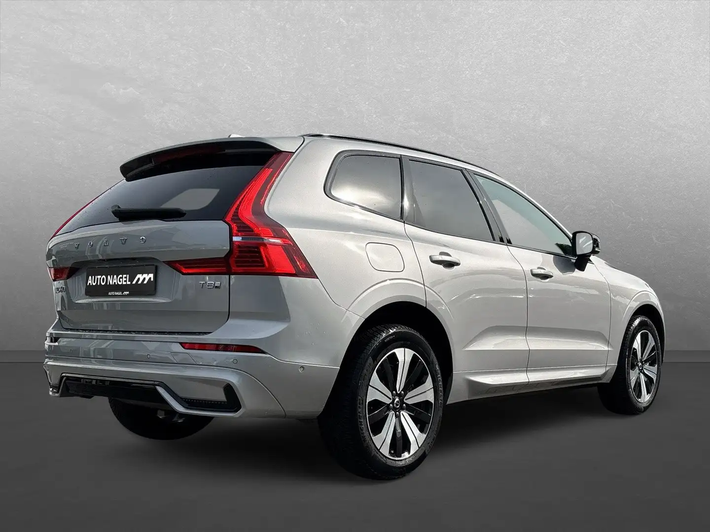 Volvo XC60 T8 AWD PHEV Plus Dark 360°+PANO+AHK+GJR Серебристый - 2