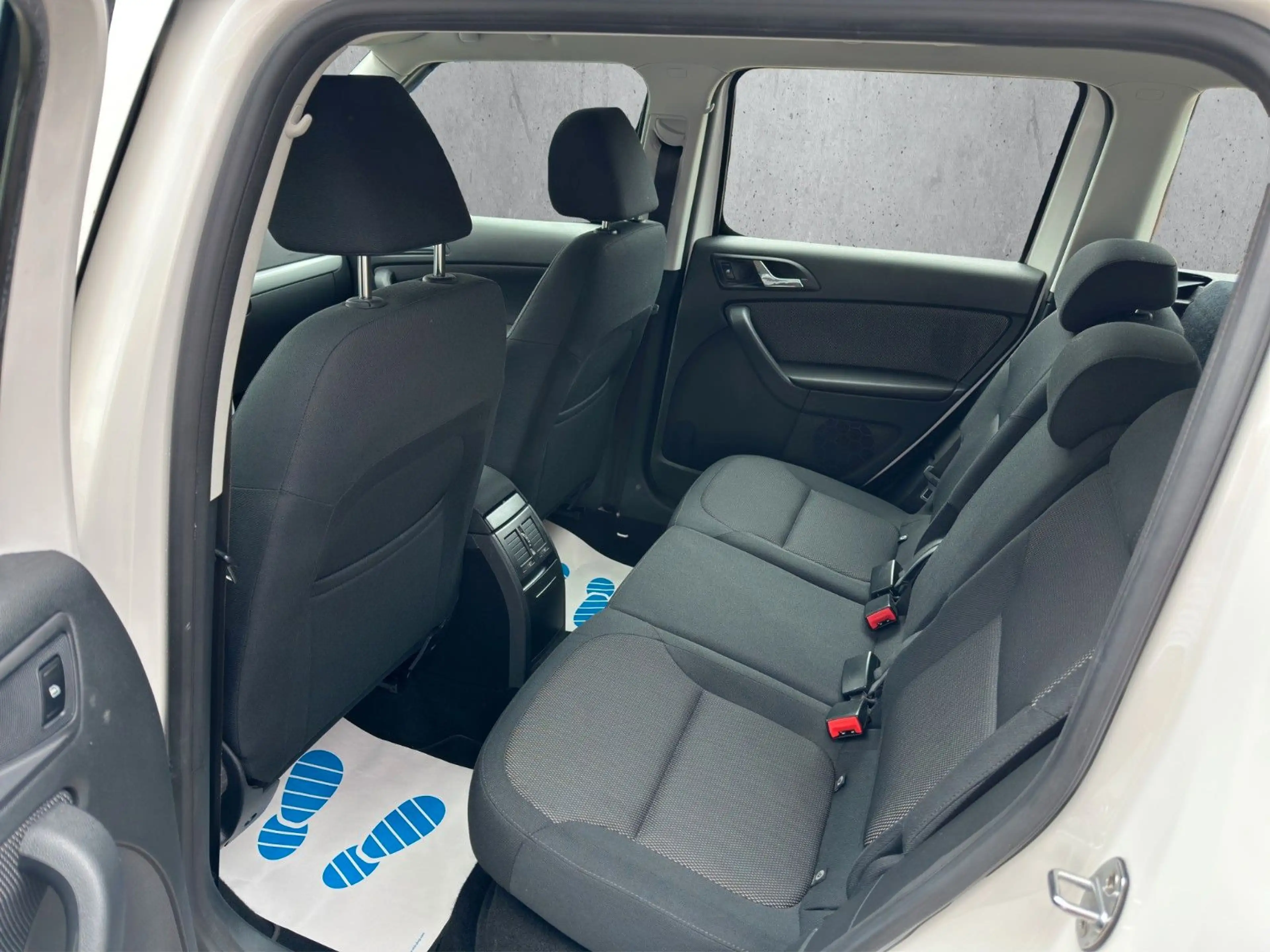 Skoda Yeti 1.2 TSI DSG Ambition — photo 4