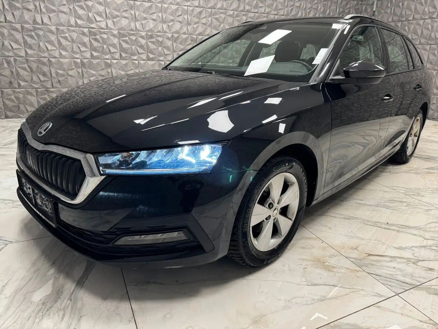 Skoda Octavia Combi Active Schwarz - 1