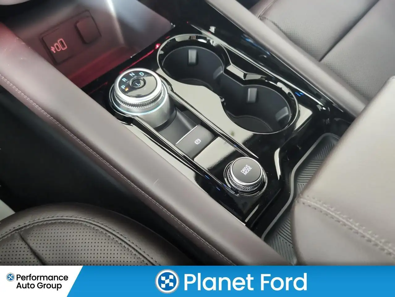 Ford Explorer снимка Ford Explorer