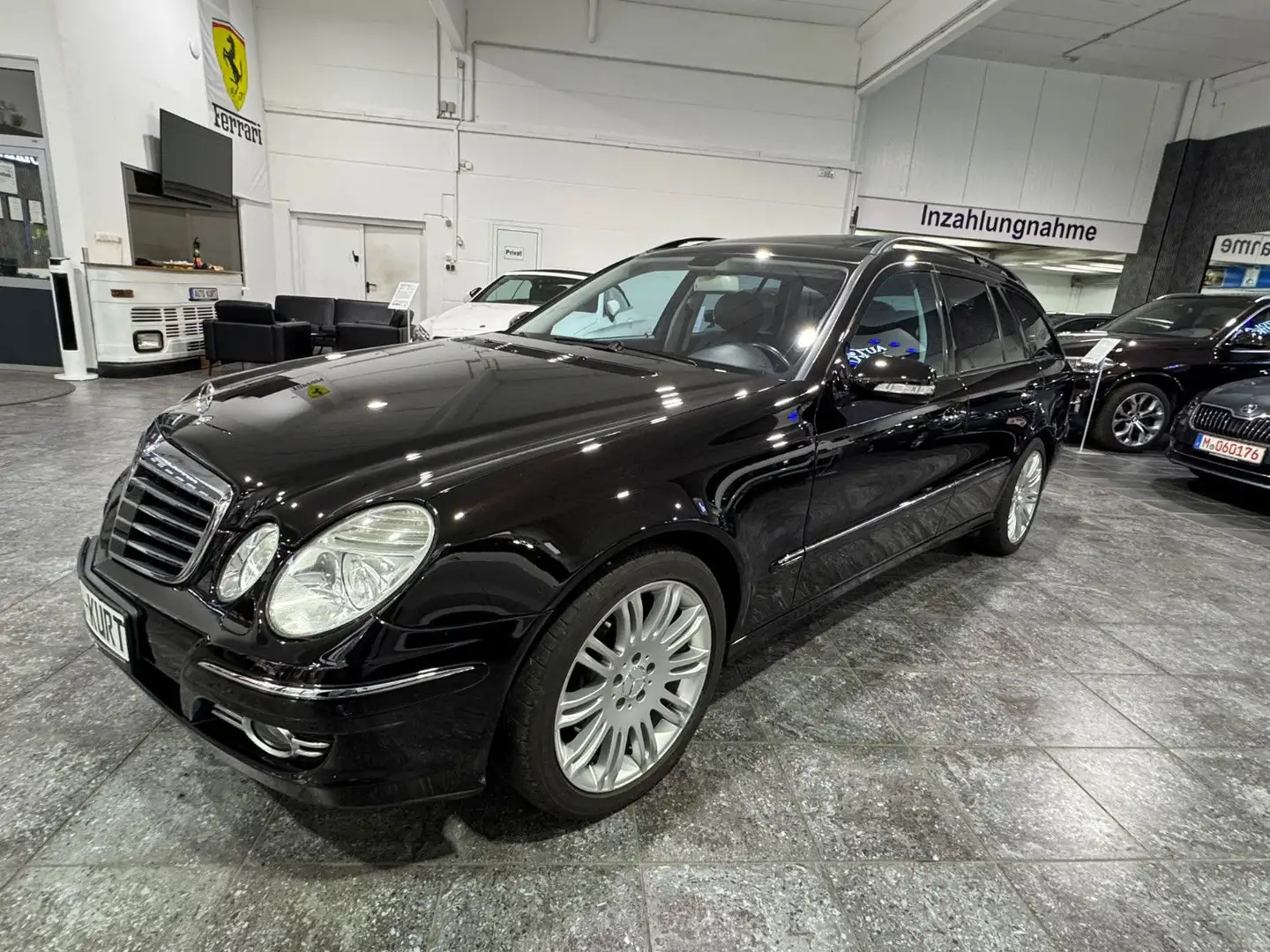 Mercedes-Benz E 350 CGI*4Matic*AirMatic*Leder*SHZ*Navi*GlasDach Schwarz - 2