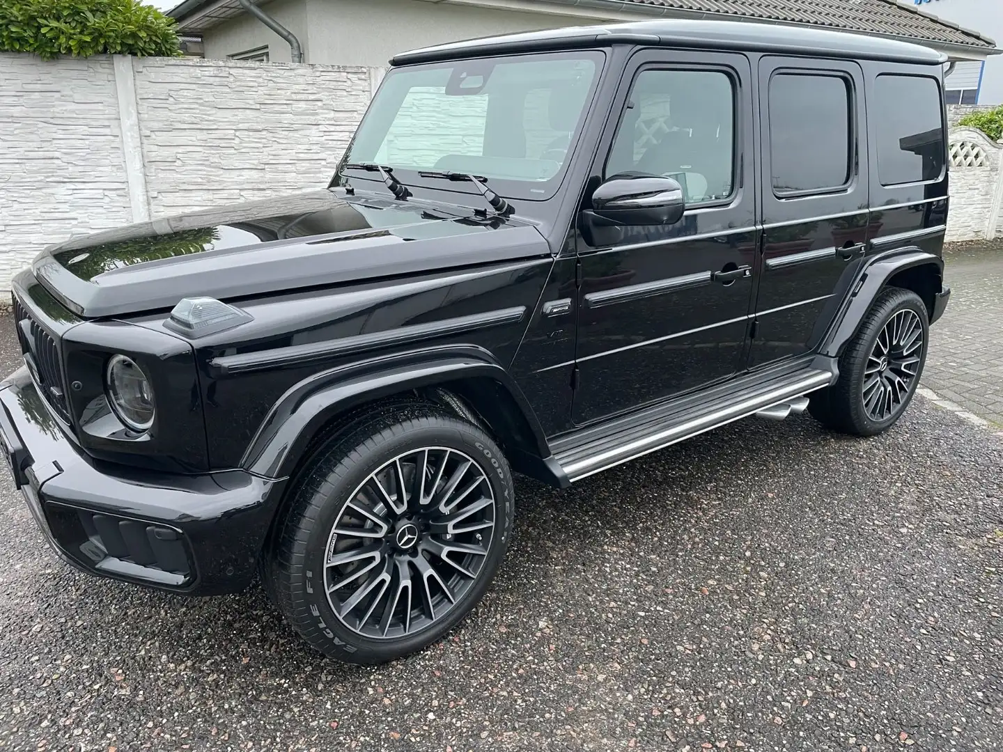 Mercedes-Benz G 63 AMG SUPERIOR CARBON A22 3D 3xTV PR.25 MY26 Schwarz - 1