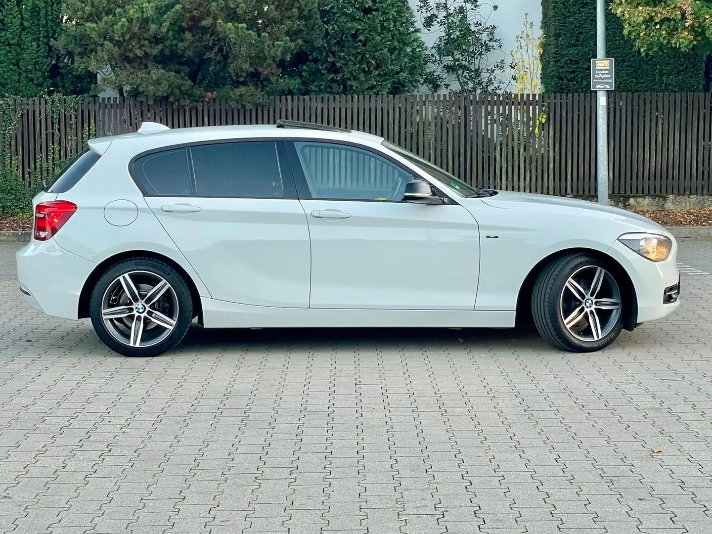 BMW 118 Baureihe 1 Lim. 118i/SPORTLINE/KAMERA/SHZ/ Weiß - 2