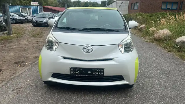 Toyota iQ