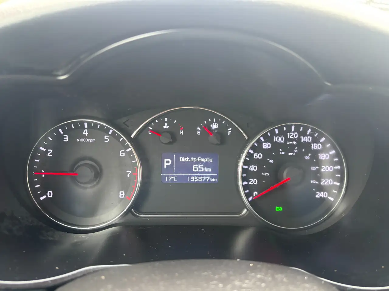 Kia Rondo снимка Kia Rondo