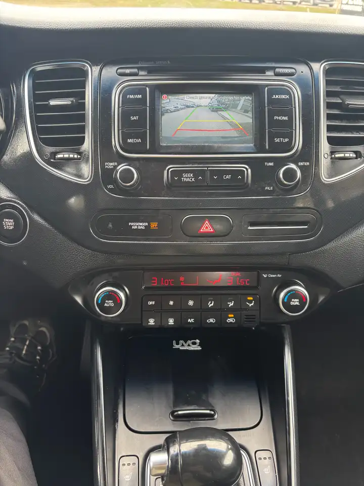 Kia Rondo снимка Kia Rondo