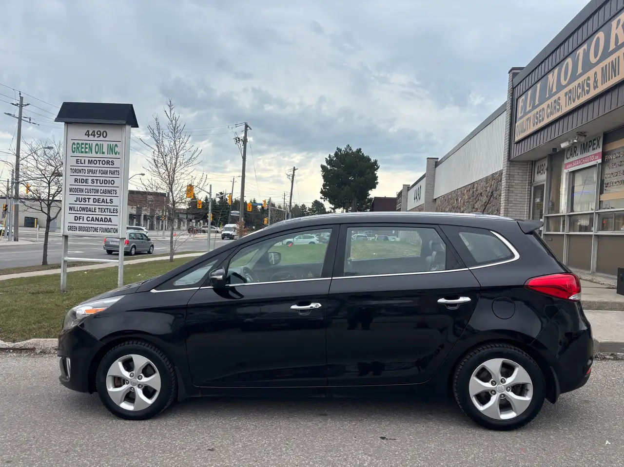 Kia Rondo снимка Kia Rondo