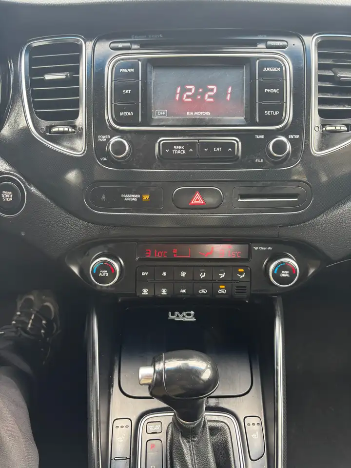 Kia Rondo снимка Kia Rondo