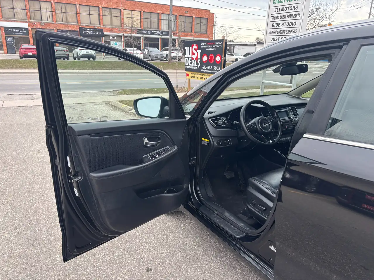 Kia Rondo снимка Kia Rondo