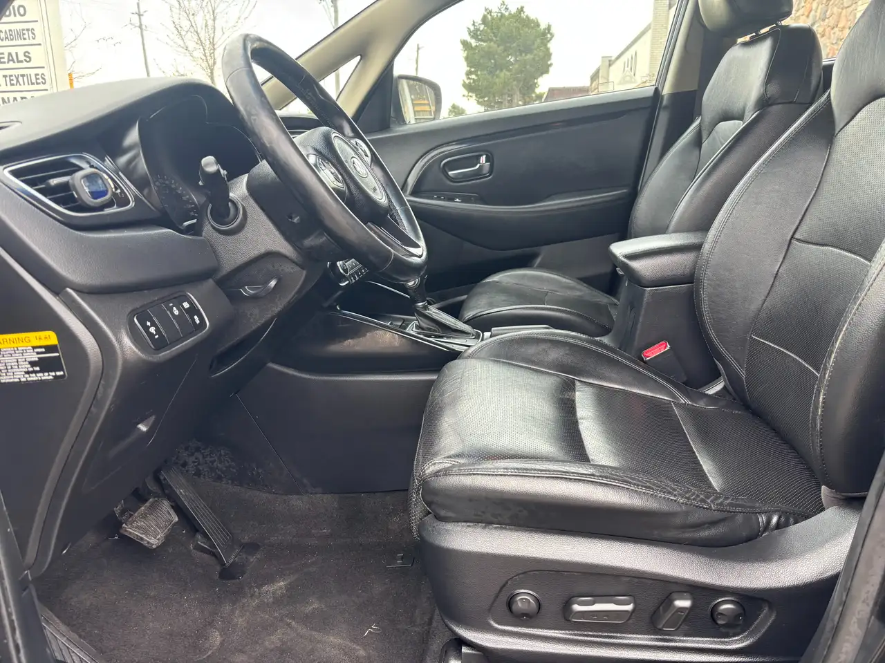 Kia Rondo снимка Kia Rondo