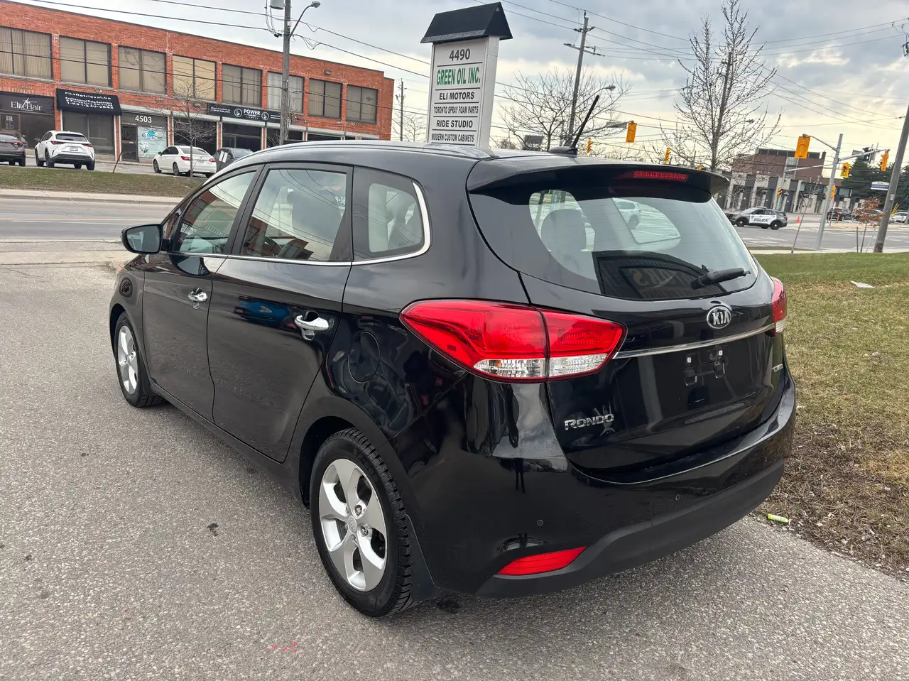 Kia Rondo снимка Kia Rondo