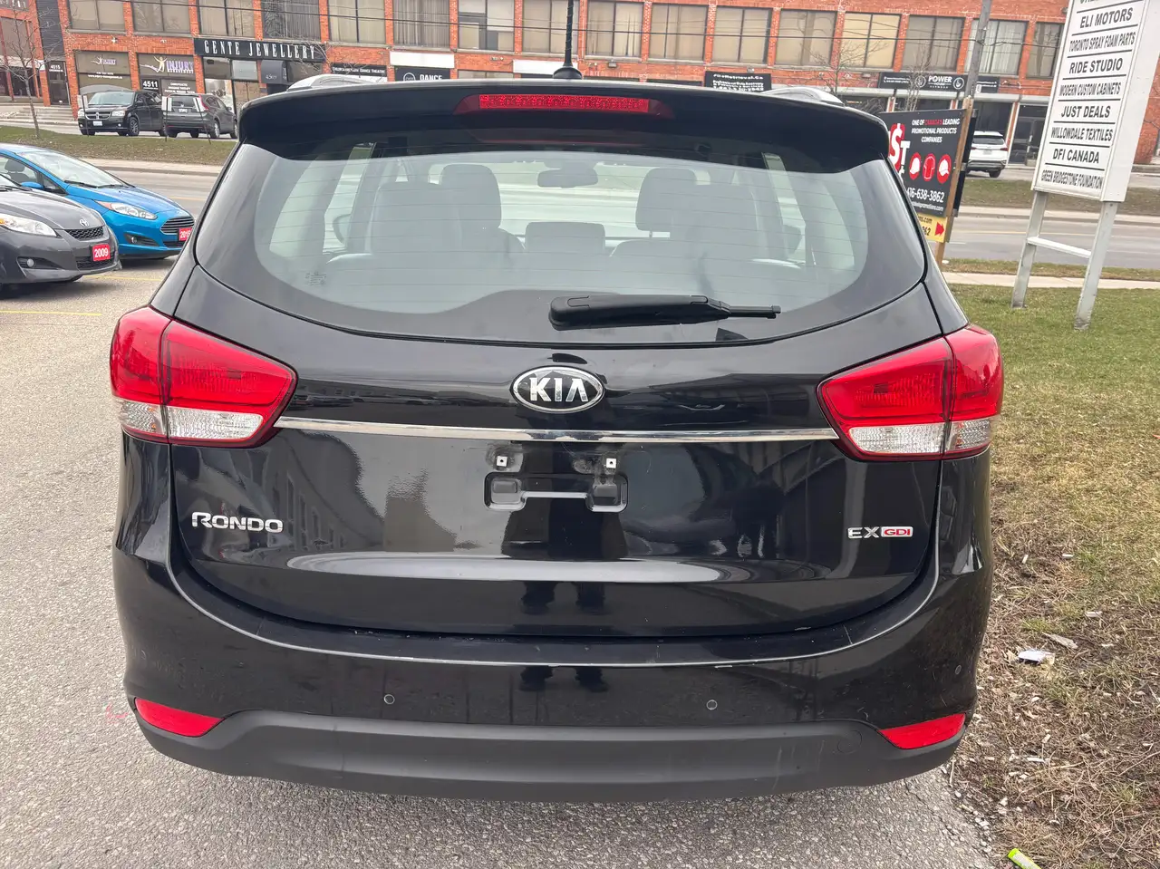 Kia Rondo снимка Kia Rondo