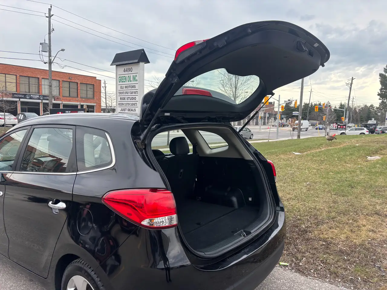 Kia Rondo снимка Kia Rondo