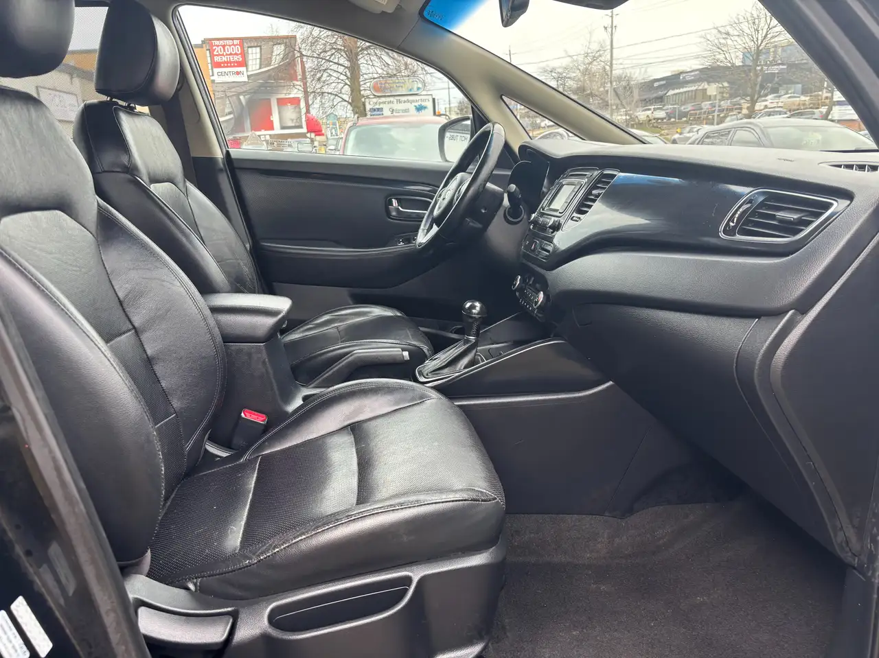 Kia Rondo снимка Kia Rondo
