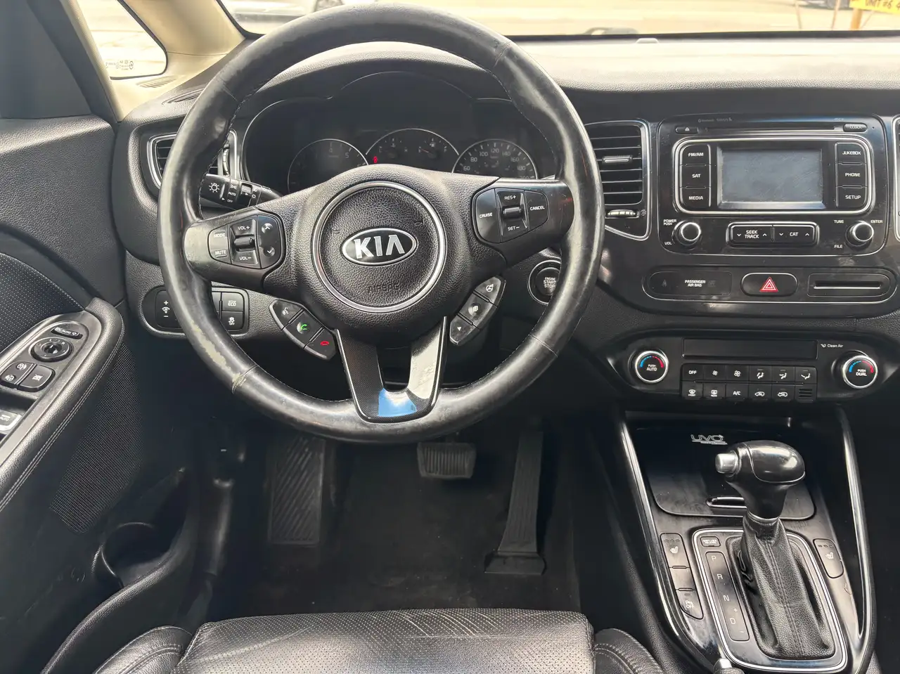 Kia Rondo снимка Kia Rondo