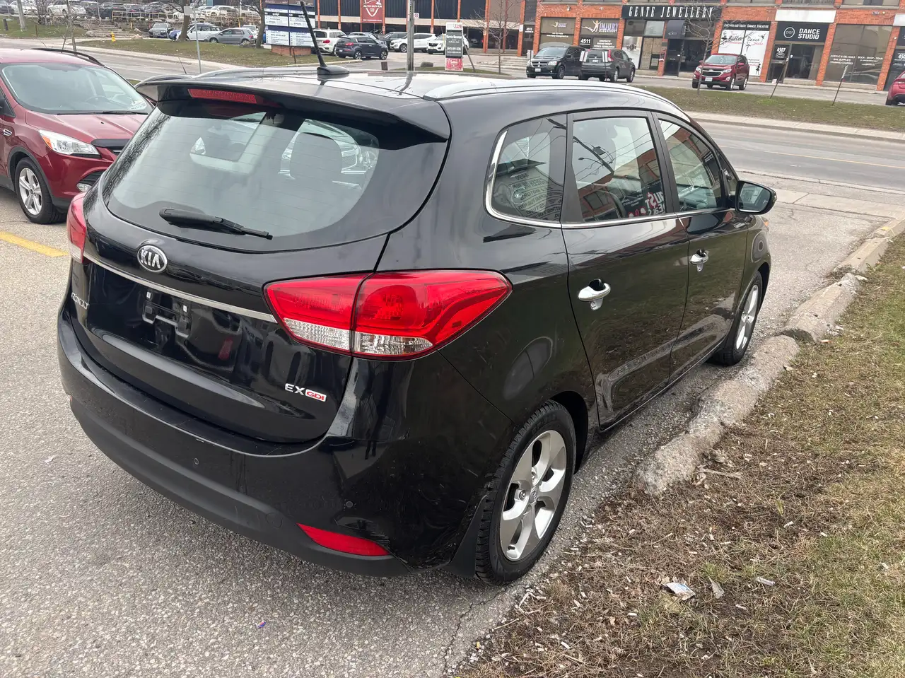 Kia Rondo снимка Kia Rondo